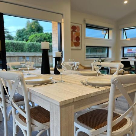 Luxury Villa, Central, Golf And Cafes - By Kosh Bnb Hamilton Exterior photo