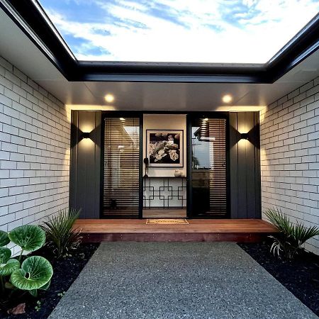 Luxury Villa, Central, Golf And Cafes - By Kosh Bnb Hamilton Exterior photo