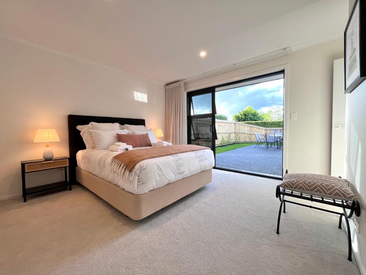 Luxury Villa, Central, Golf And Cafes - By Kosh Bnb Hamilton Exterior photo