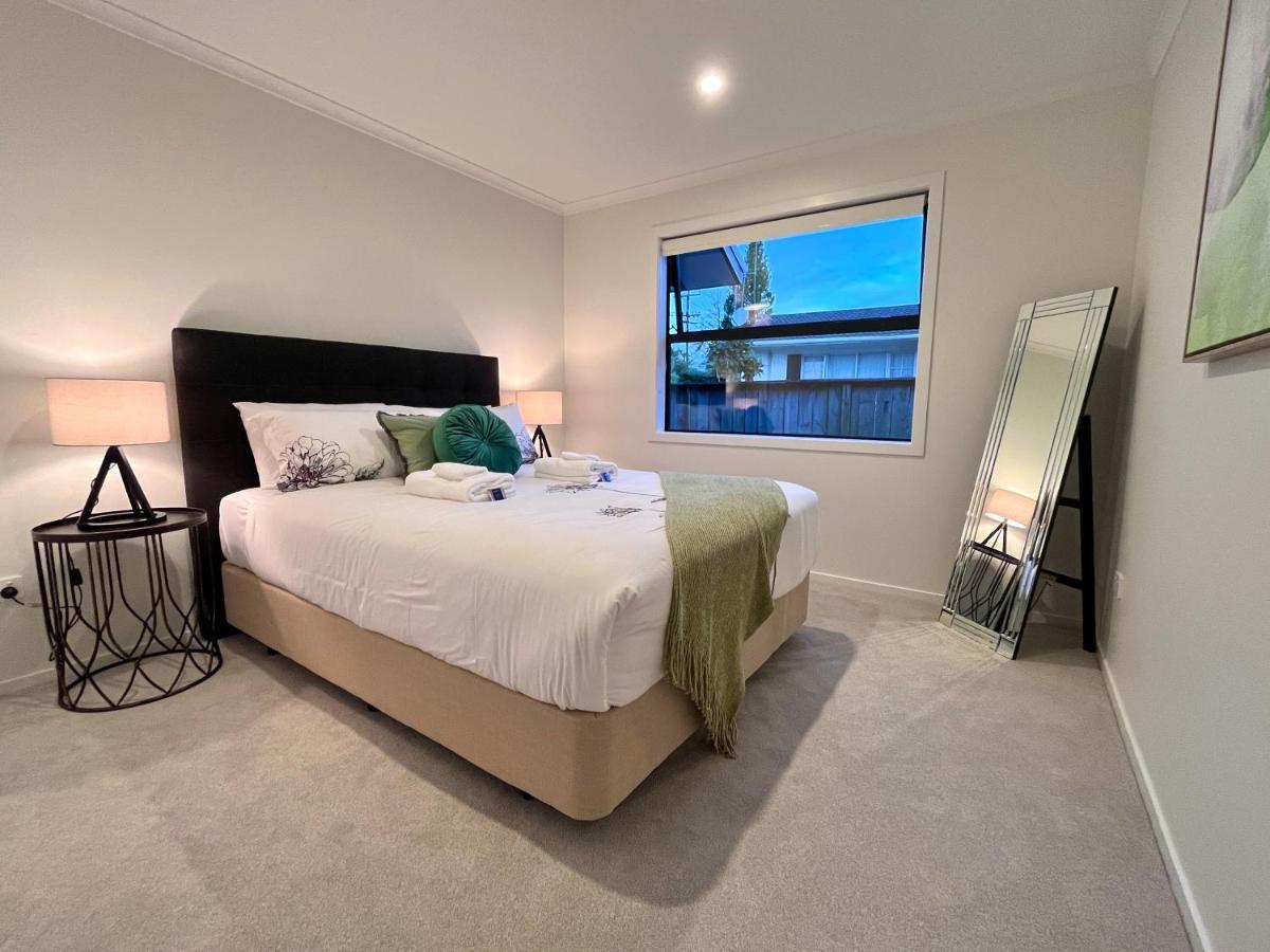 Luxury Villa, Central, Golf And Cafes - By Kosh Bnb Hamilton Exterior photo
